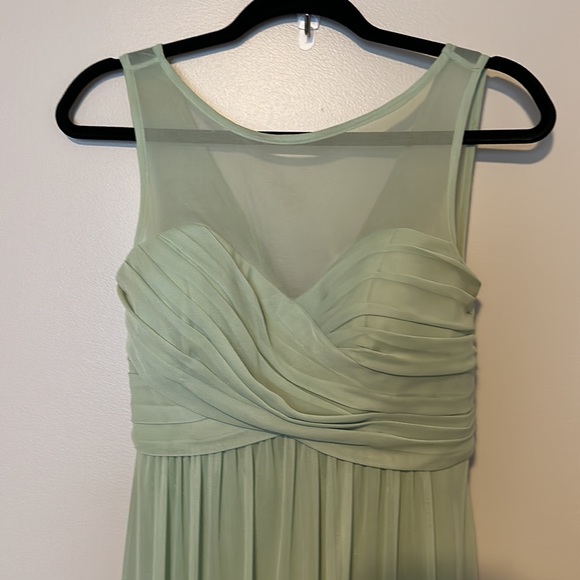 David’s Bridal Bridesmaid Dress meadow green size 2 light and flowy - Picture 2 of 12